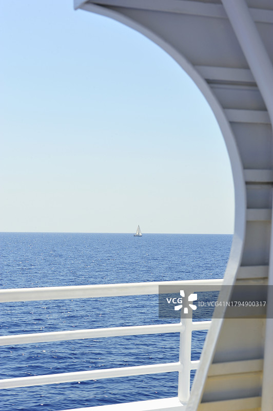 希腊：多德卡尼斯群岛之间的渡轮图片素材