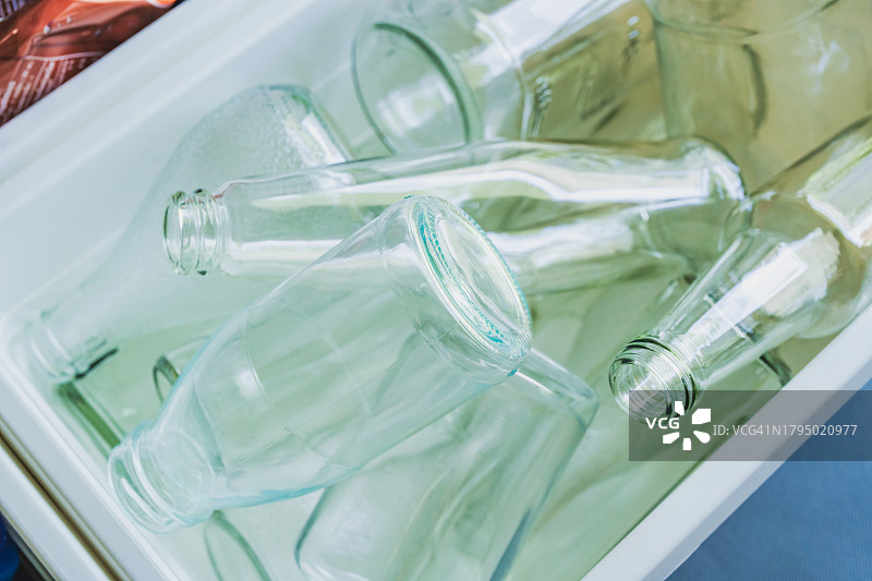 可回收玻璃瓶特写图片素材