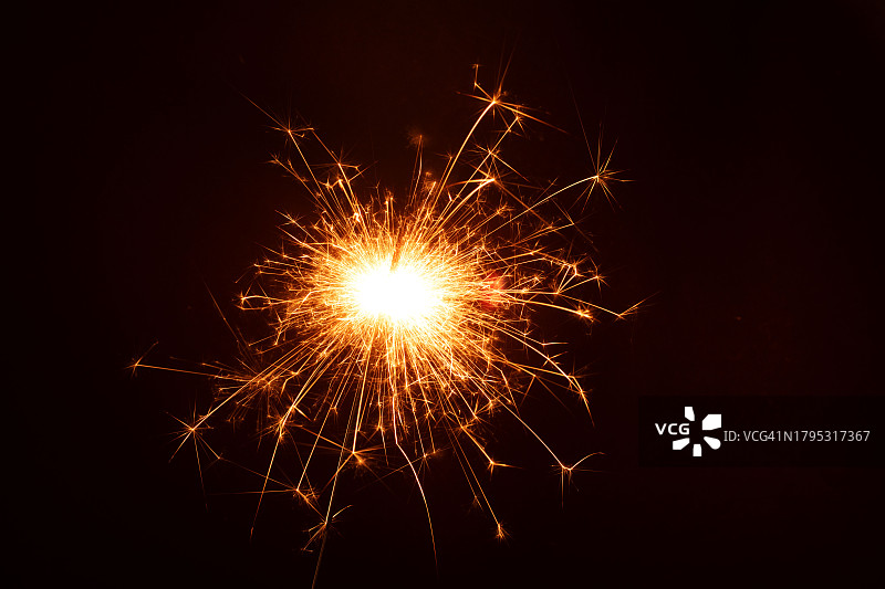 夜晚的烟花棒特写图片素材