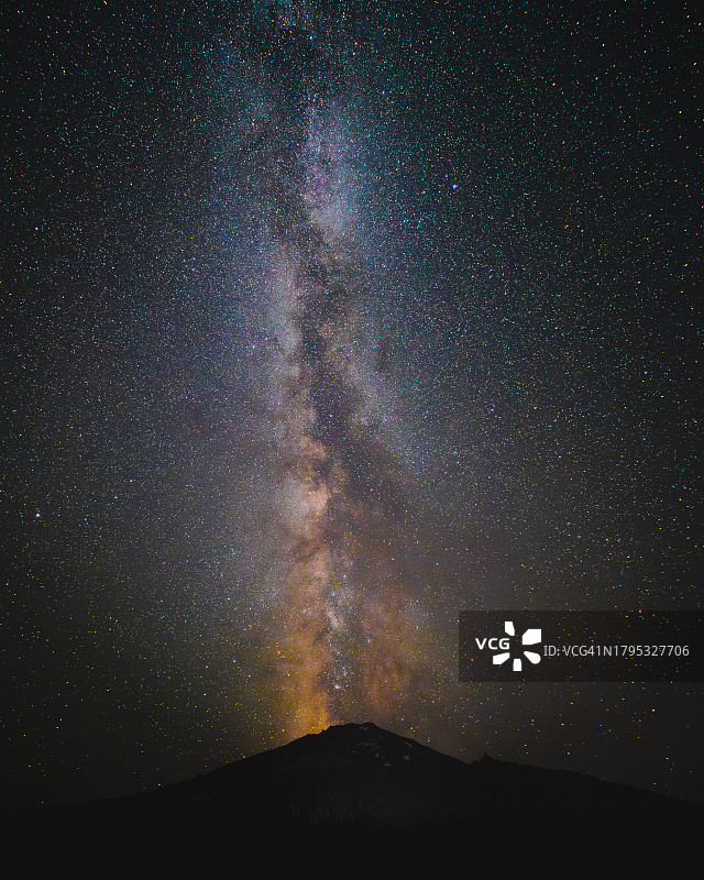 美国俄勒冈州德舒特斯县夜空星空美景图片素材