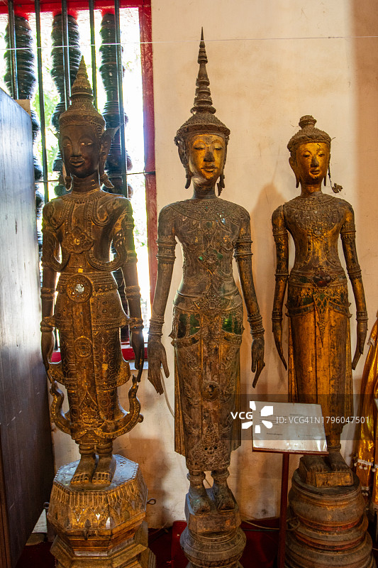 琅勃拉邦维苏纳拉特寺金色佛像图片素材