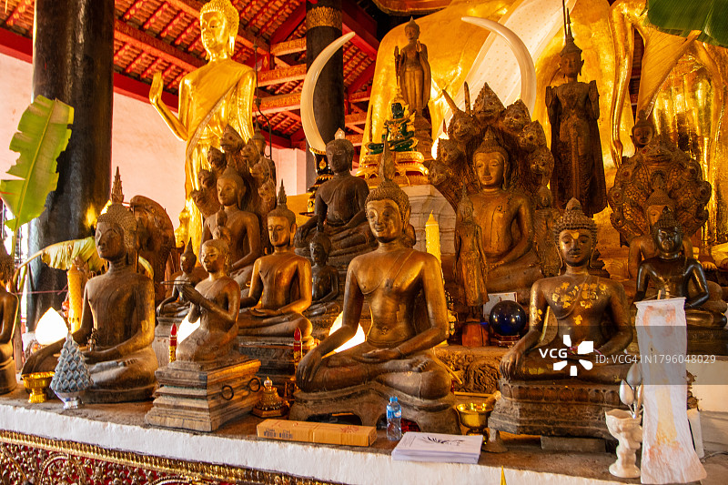 琅勃拉邦维苏纳拉特寺金色佛像图片素材