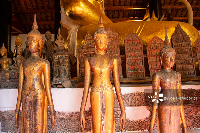 琅勃拉邦维苏纳拉特寺金色佛像图片素材