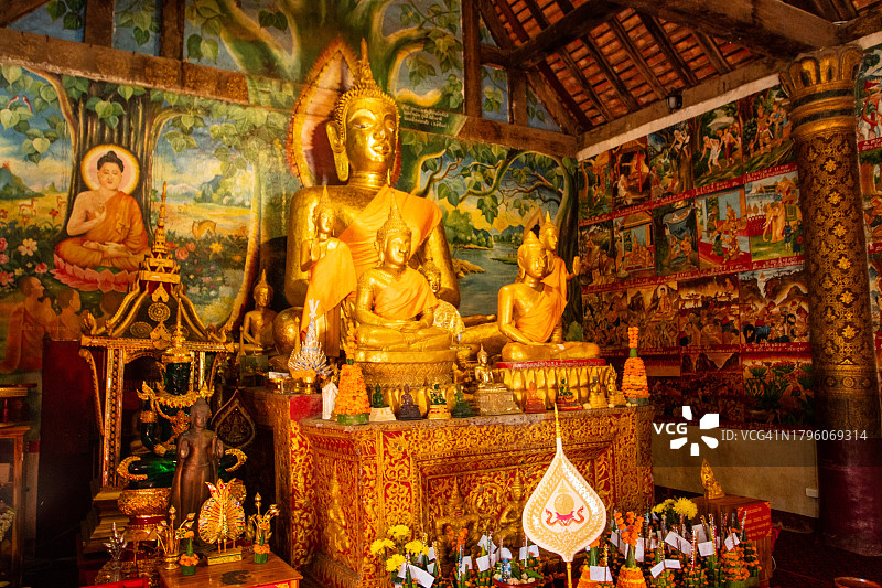 琅勃拉邦维苏纳拉特寺金色佛像图片素材