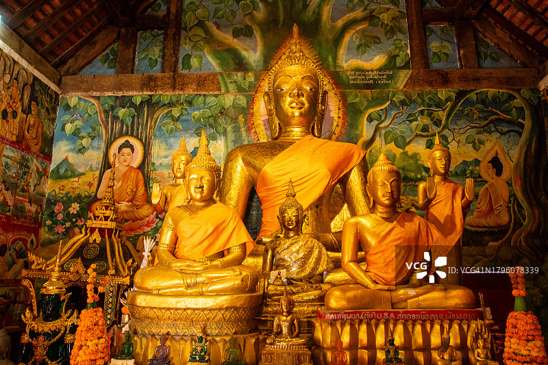琅勃拉邦维苏纳拉特寺金色佛像图片素材