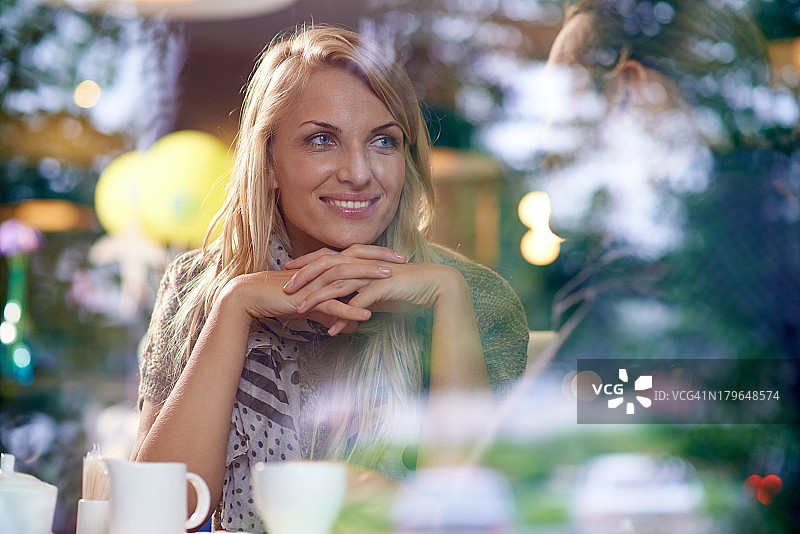 倾听爱图片素材