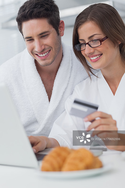 情侣网购图片素材