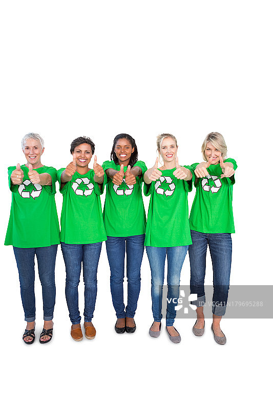 快乐的女性环保人士竖起大拇指图片素材