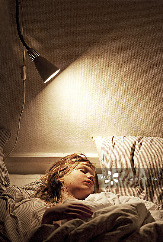 睡觉的女孩图片素材