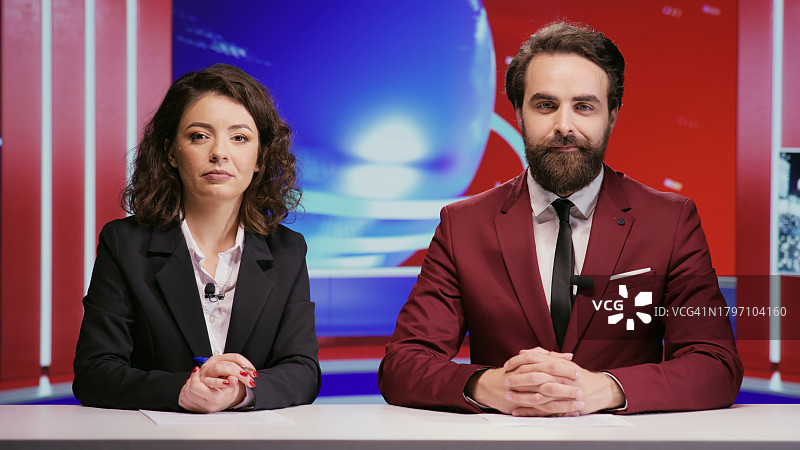 早间新闻节目主持人图片素材