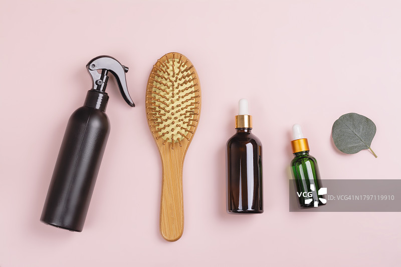 头发护理刷、喷雾和精油图片素材