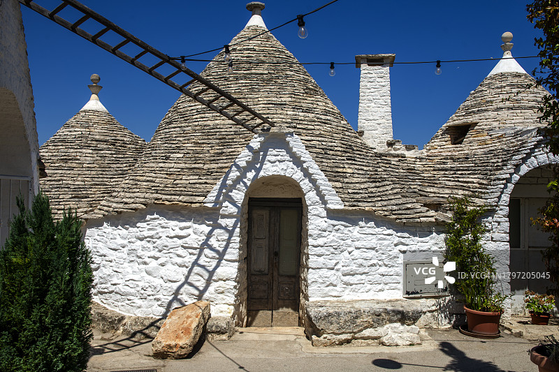 意大利普利亚区阿尔贝罗贝洛街道图片素材