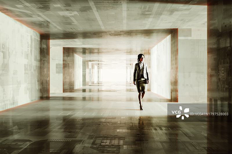 在未来城市走廊中行走的日本女商人图片素材