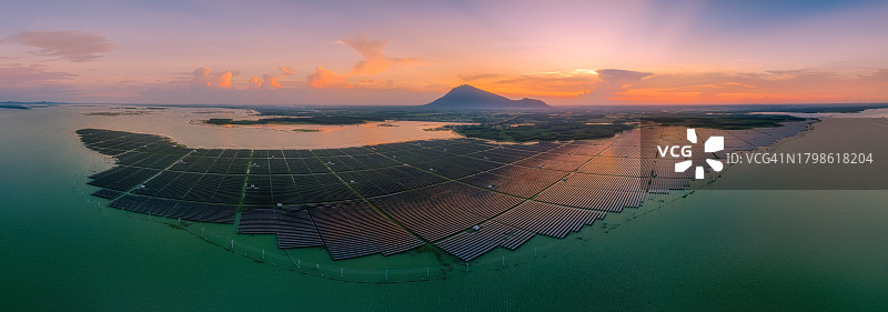Dau Tieng湖上的太阳能发电场图片素材