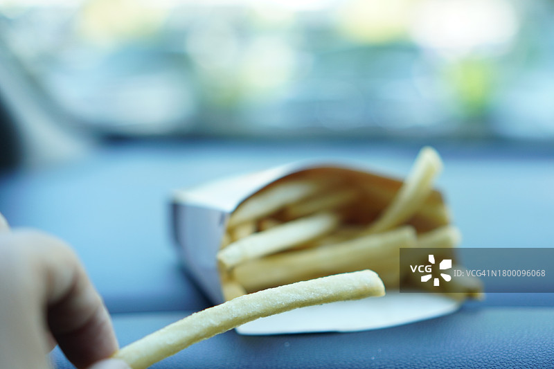 吃炸薯条图片素材