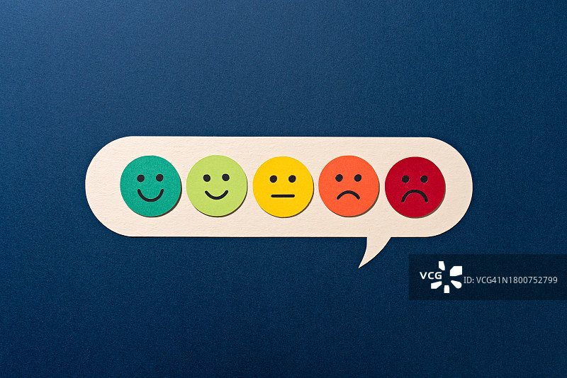 语音气泡中表情符号的满意度评价图片素材