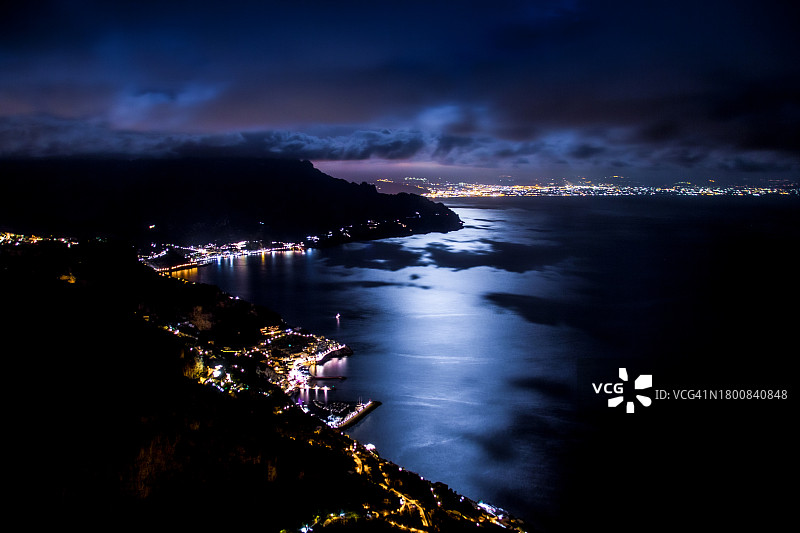 月光下的阿马尔菲图片素材