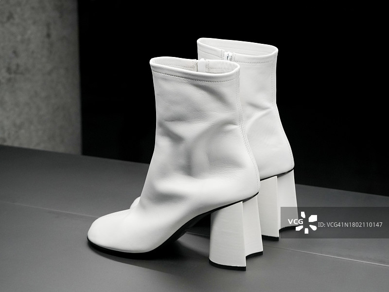 女士白色踝靴图片素材