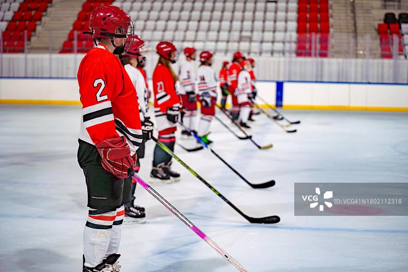 冰上的女子冰球队图片素材
