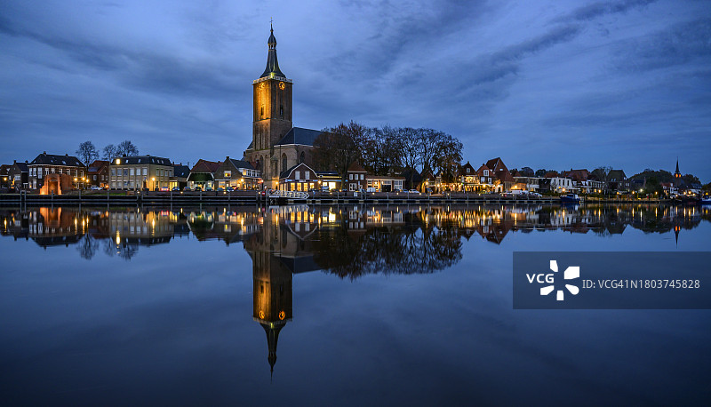 哈瑟尔特兹瓦特瓦特河岸的日落景色图片素材