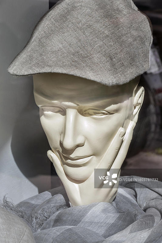 帽子店橱窗，德国肯普滕图片素材