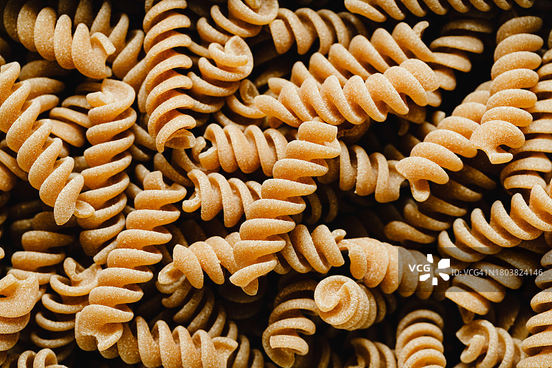 干燥的螺旋面意大利面特写图片素材