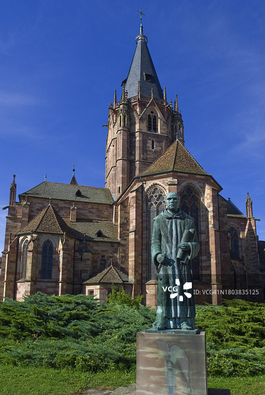 法国阿尔萨斯维桑堡的保罗修士所在的古老哥特式修道院教堂图片素材