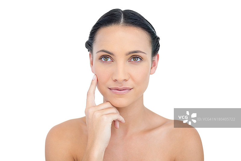 体贴的模特在她的脸颊上摆姿势手指图片素材