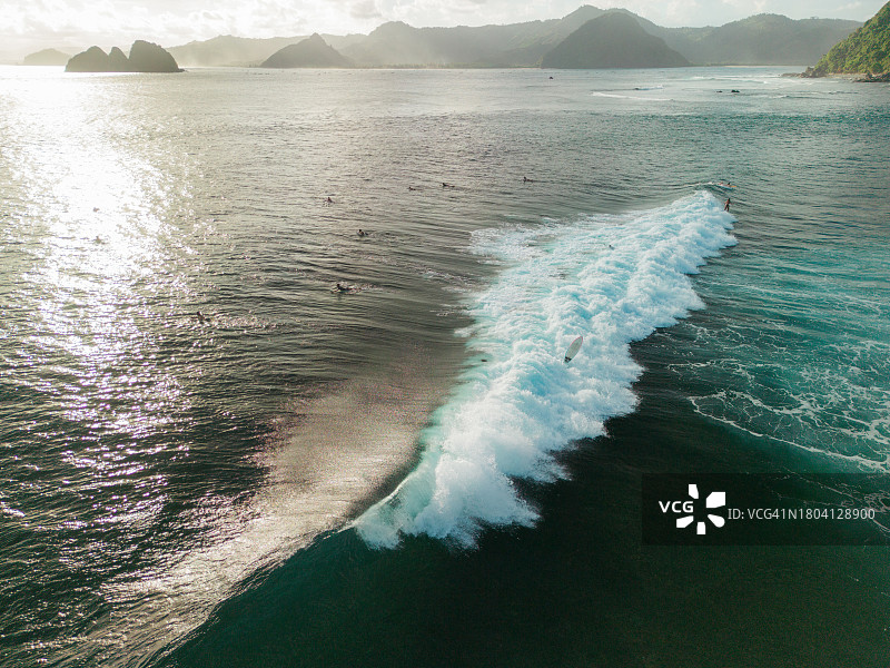 巴厘岛水域冲浪者人群航拍图片素材