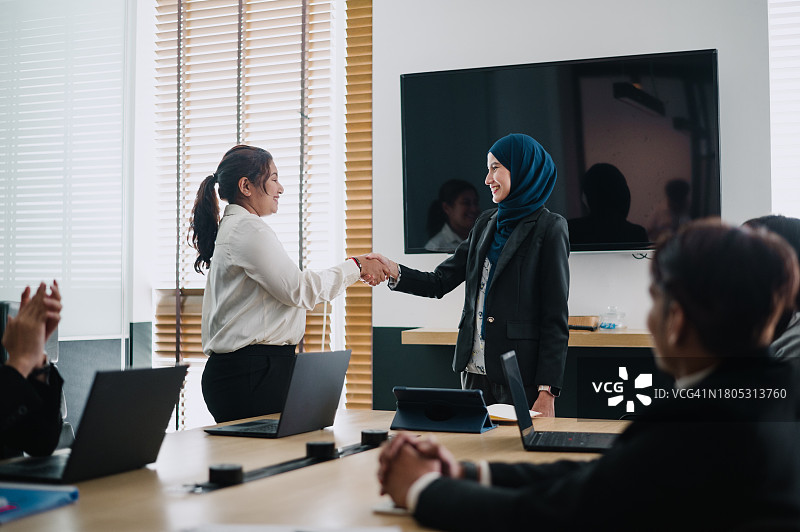 恭喜，你应得的。图片素材