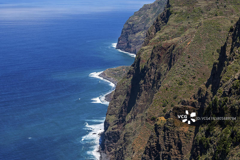 葡萄牙马德拉：博阿莫尔特观景台的悬崖景色图片素材