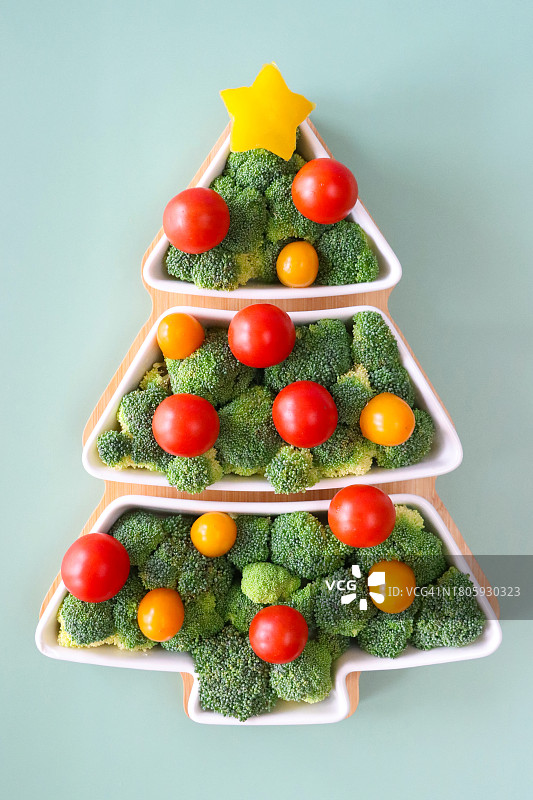 圣诞树造型拼盘蔬菜的特写图片素材