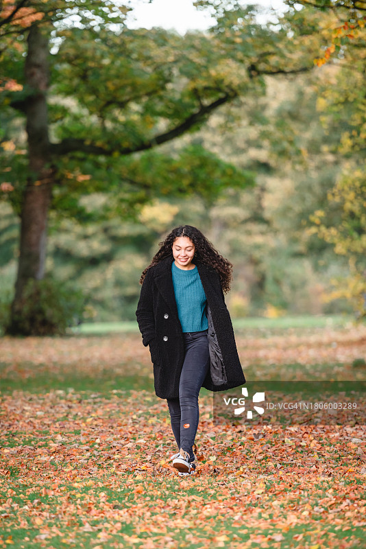 秋季漫步图片素材