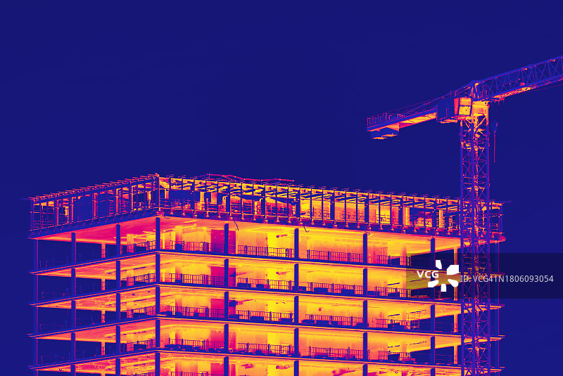 红外热成像扫描下的摩天大楼建筑工地图片素材