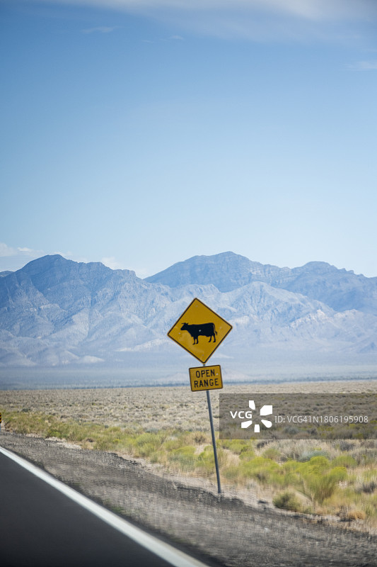 开放牧场标志牌，美国公路旅行图片素材