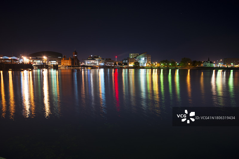加的夫湾夜景天际线图片素材