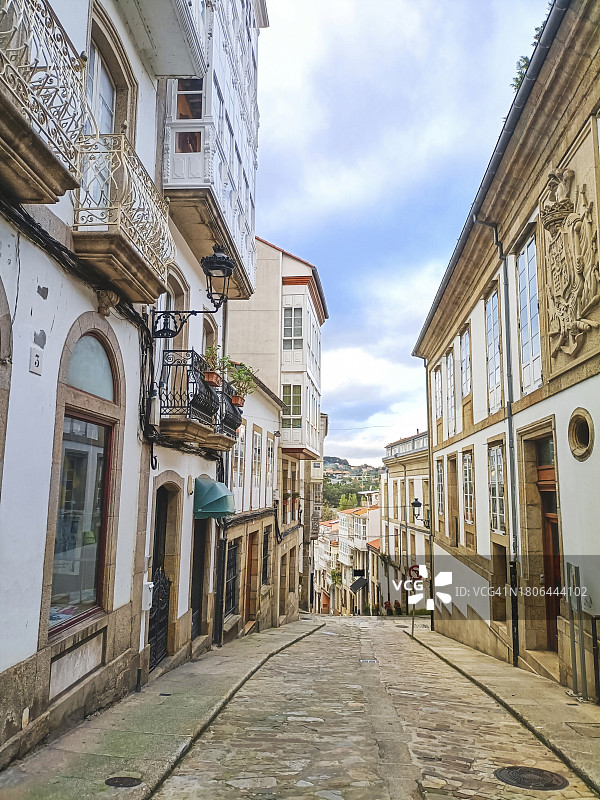 贝坦索斯老城街上的传统房屋排列，典型的加利西亚建筑图片素材