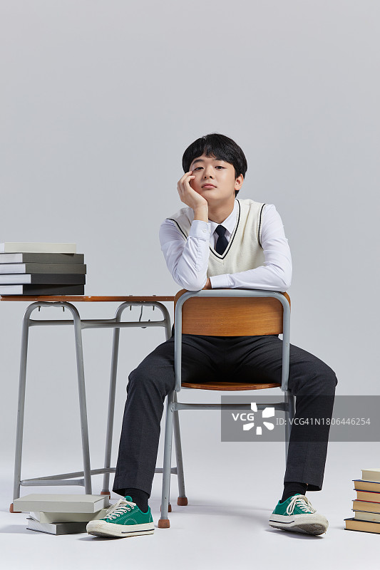 中学生，青少年，校服，教育，男学生图片素材