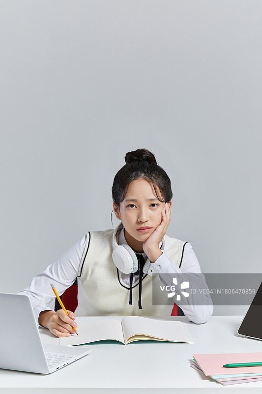 学生、校服、青少年、教育、学习、女学生图片素材