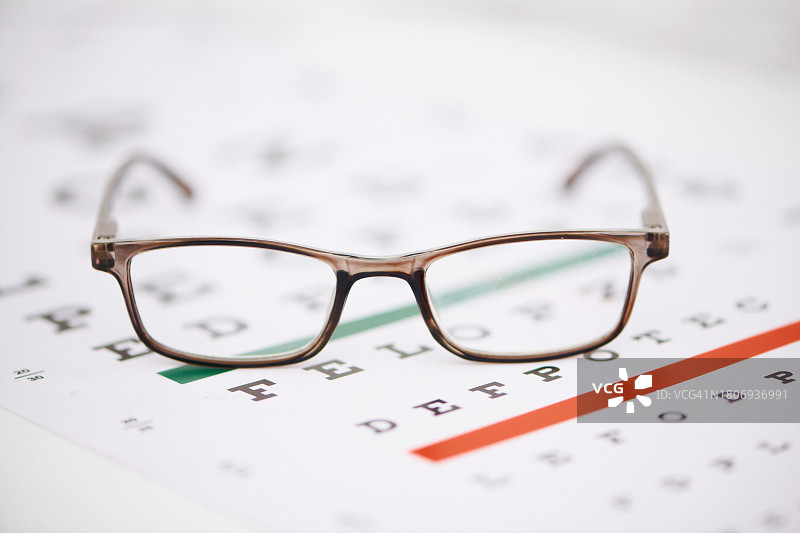 眼镜和视力表图片素材