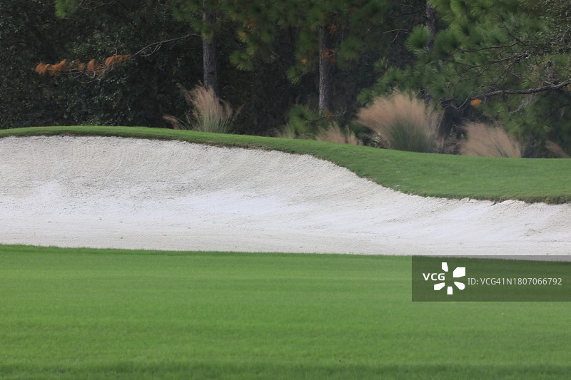 带沙坑的高尔夫球场图片素材