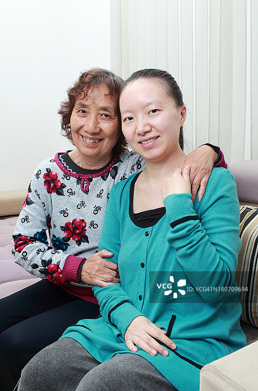 快乐的中国母女图片素材