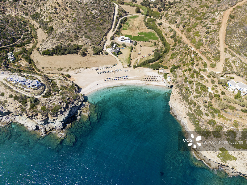 航拍：碧绿清澈的标志性海滩图片素材