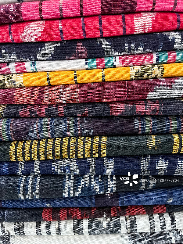 乌布的编织面料纪念品，印度尼西亚巴厘岛图片素材