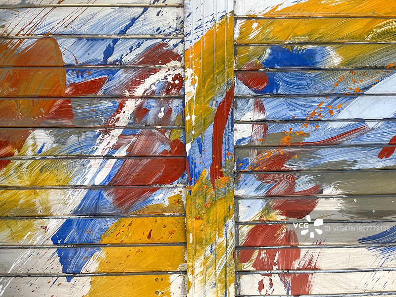 门上的彩色喷漆图片素材