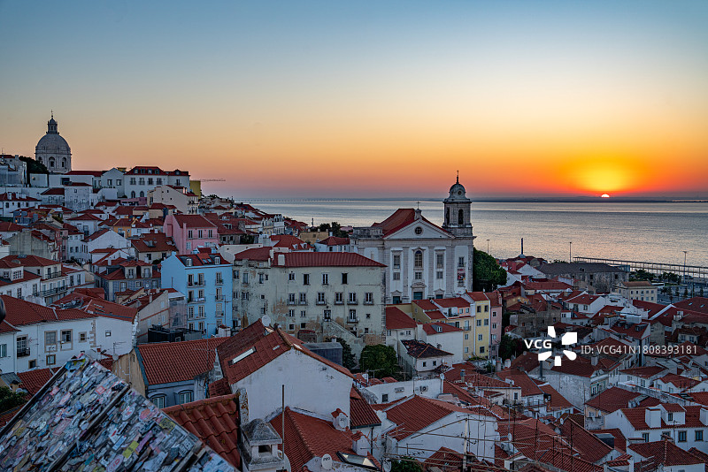 里斯本阿尔法玛区黎明景色图片素材