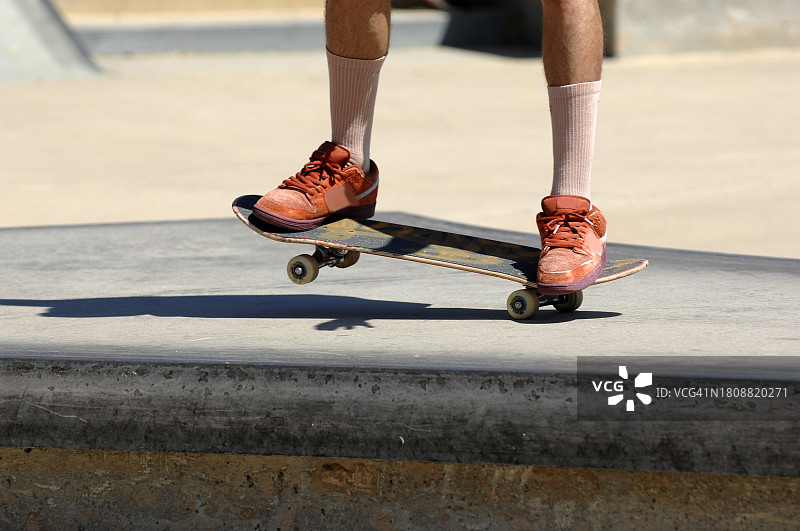 在桌子上滑行的鼻子图片素材