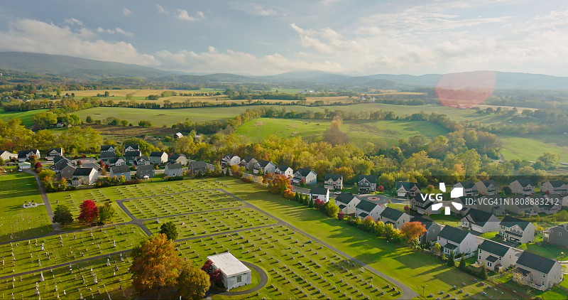 午后布恩斯伯勒小镇的高角度镜头图片素材