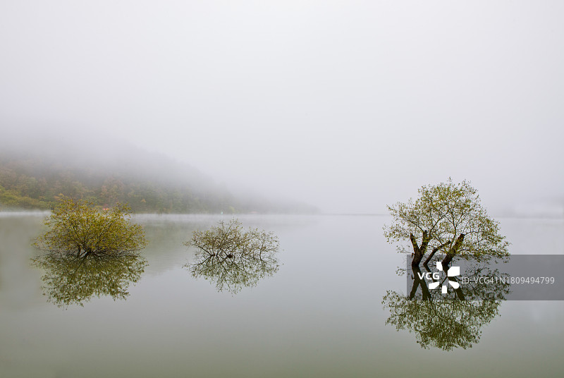 槐山郡梦幻水库秋景图片素材