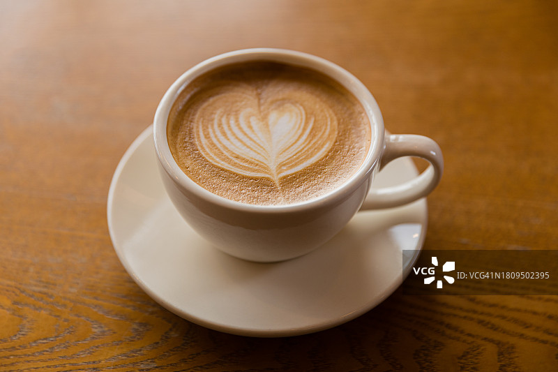 心形图案咖啡拉花图片素材